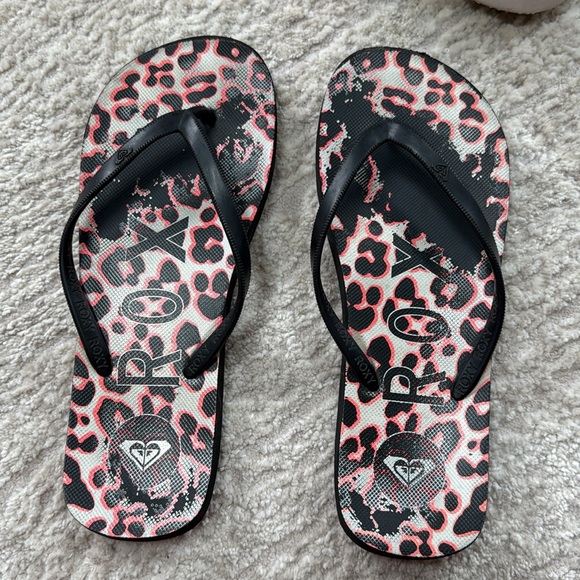 Bundle of 6 Pairs of Flip Flops- 2 GAP, 3 Old Navy, 1 Roxy- 5 Size 9, 1 Size 8.5 - Picture 12 of 13